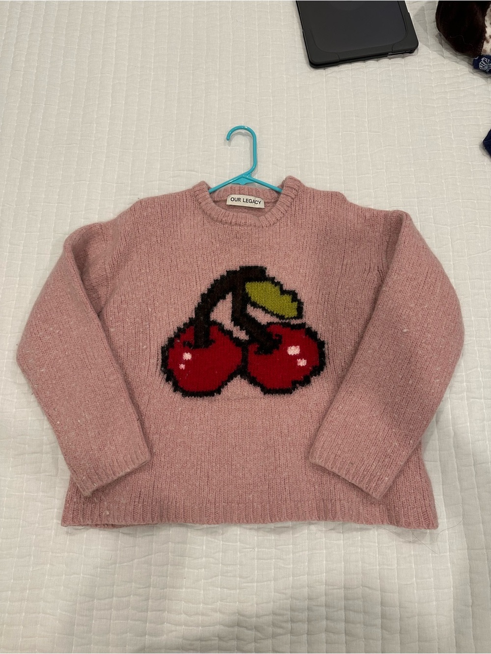 Crewneck pink sweater with cherry graphic